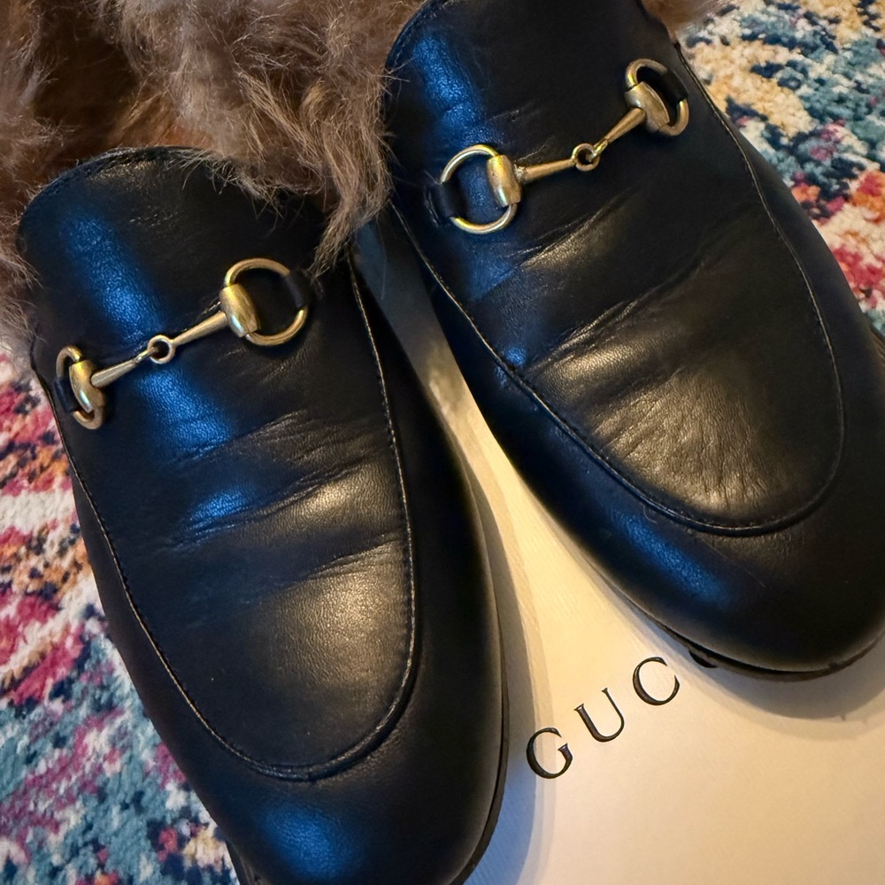 Gucci Black Leather Loafers with Gold Horsebit and Fur 38.5